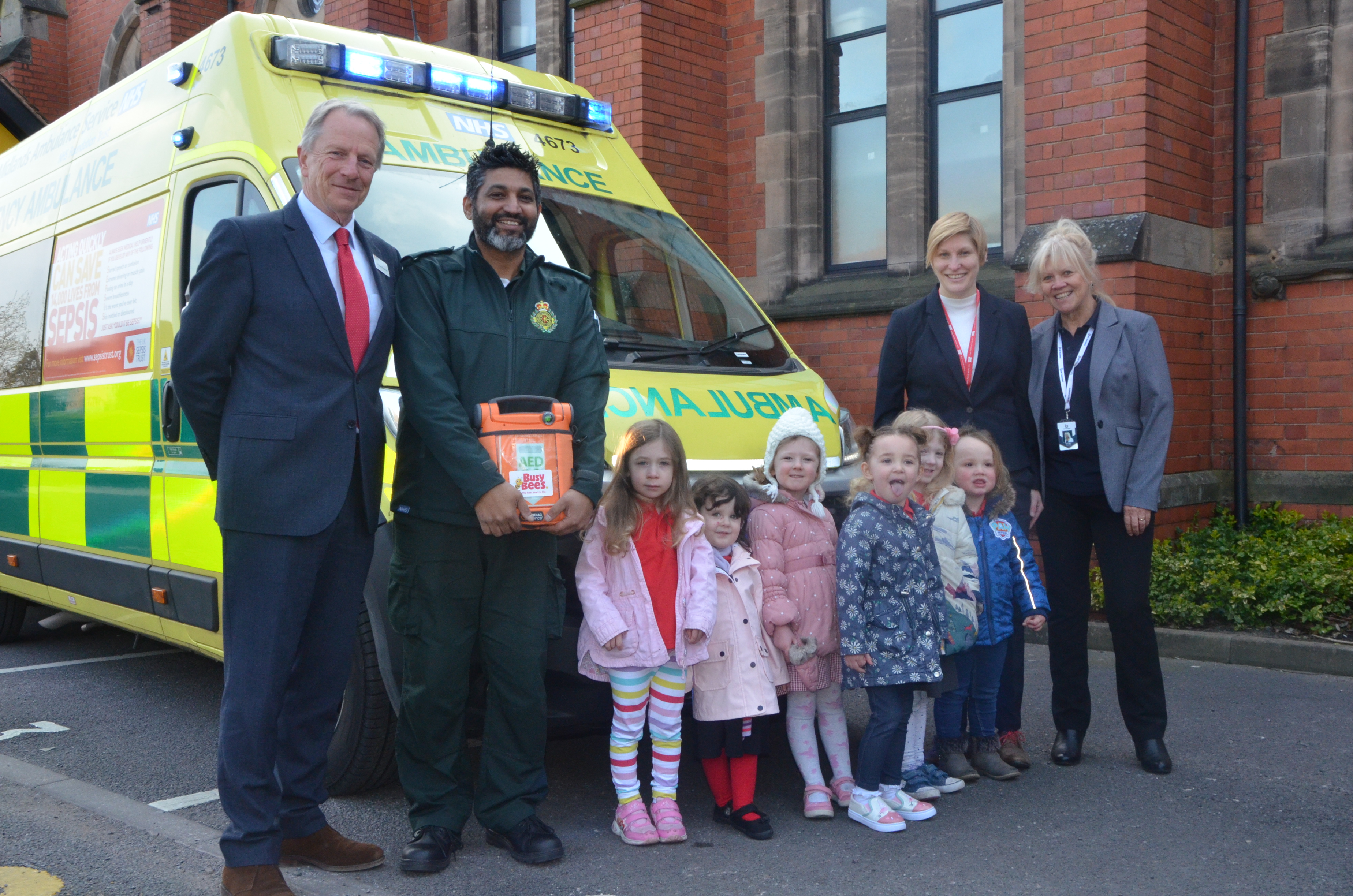 richard-macdonald-cardiac-science-bobby-qayum-west-midlands-ambulance-service-emily-brimson-busy-bees-and-karen-bird-bb-training-4-2.jpg