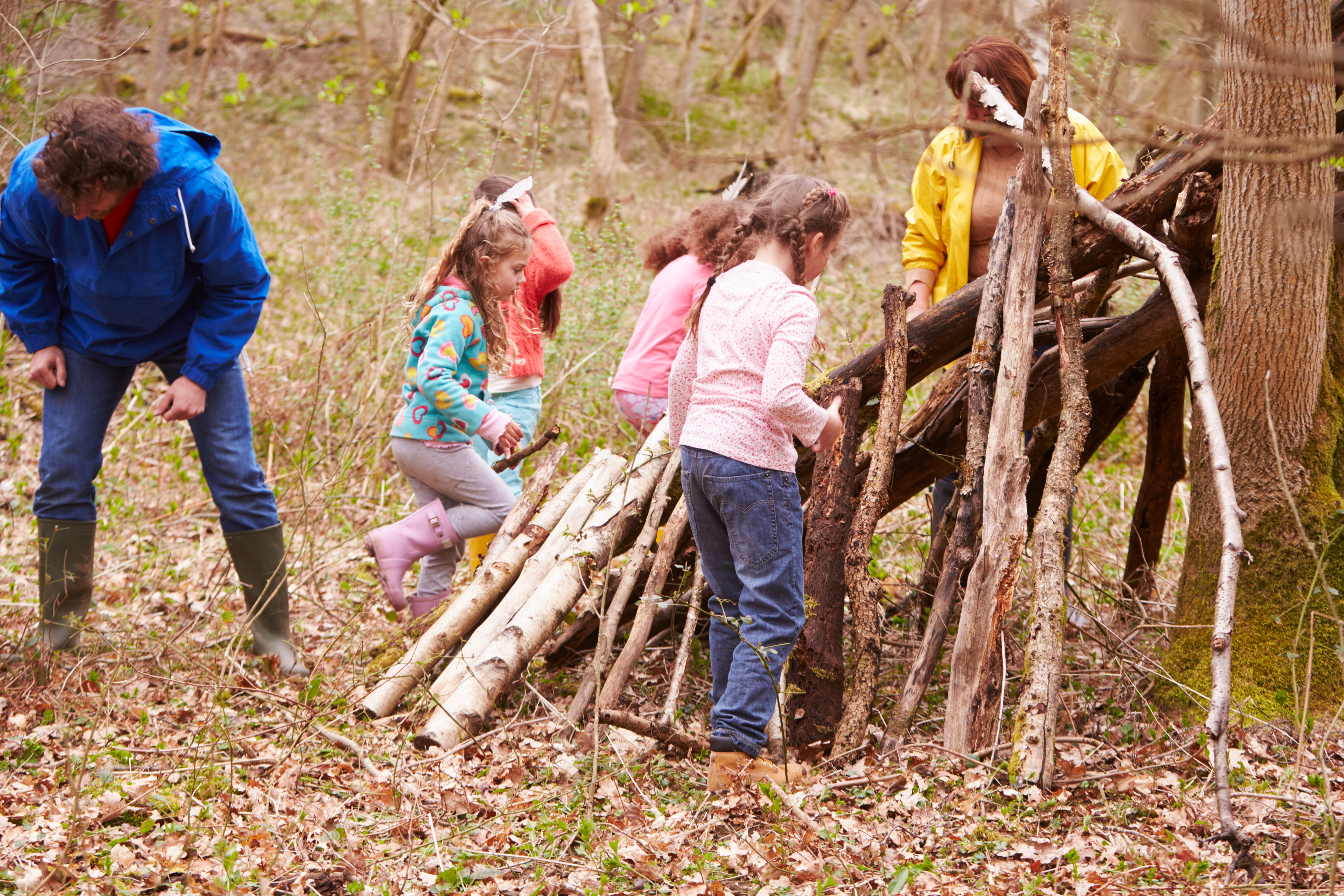 adobestock_87994696_children-building-dens.jpeg