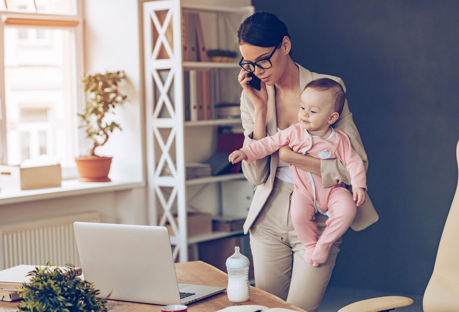 high-court-pic-working-mum-juggling-baby.jpg