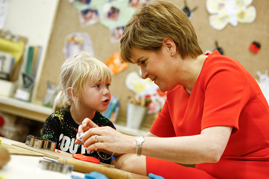 nicola-sturgeon-at-butterfly-nursery-glasgow-16.jpg