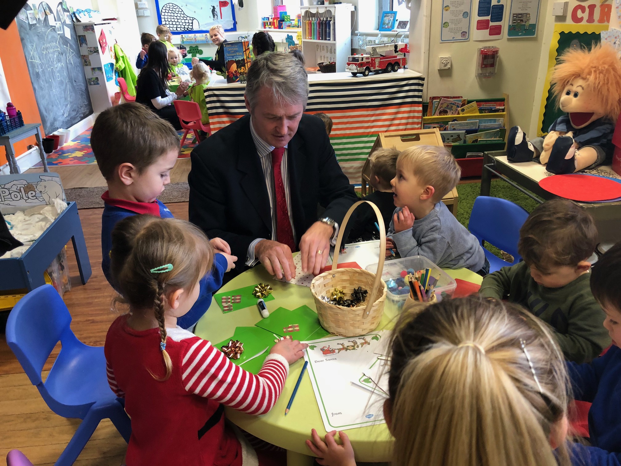 minister-huw-irranca-davies-at-mini-miners-nursery-in-caerphilly-county-south-wales.jpg