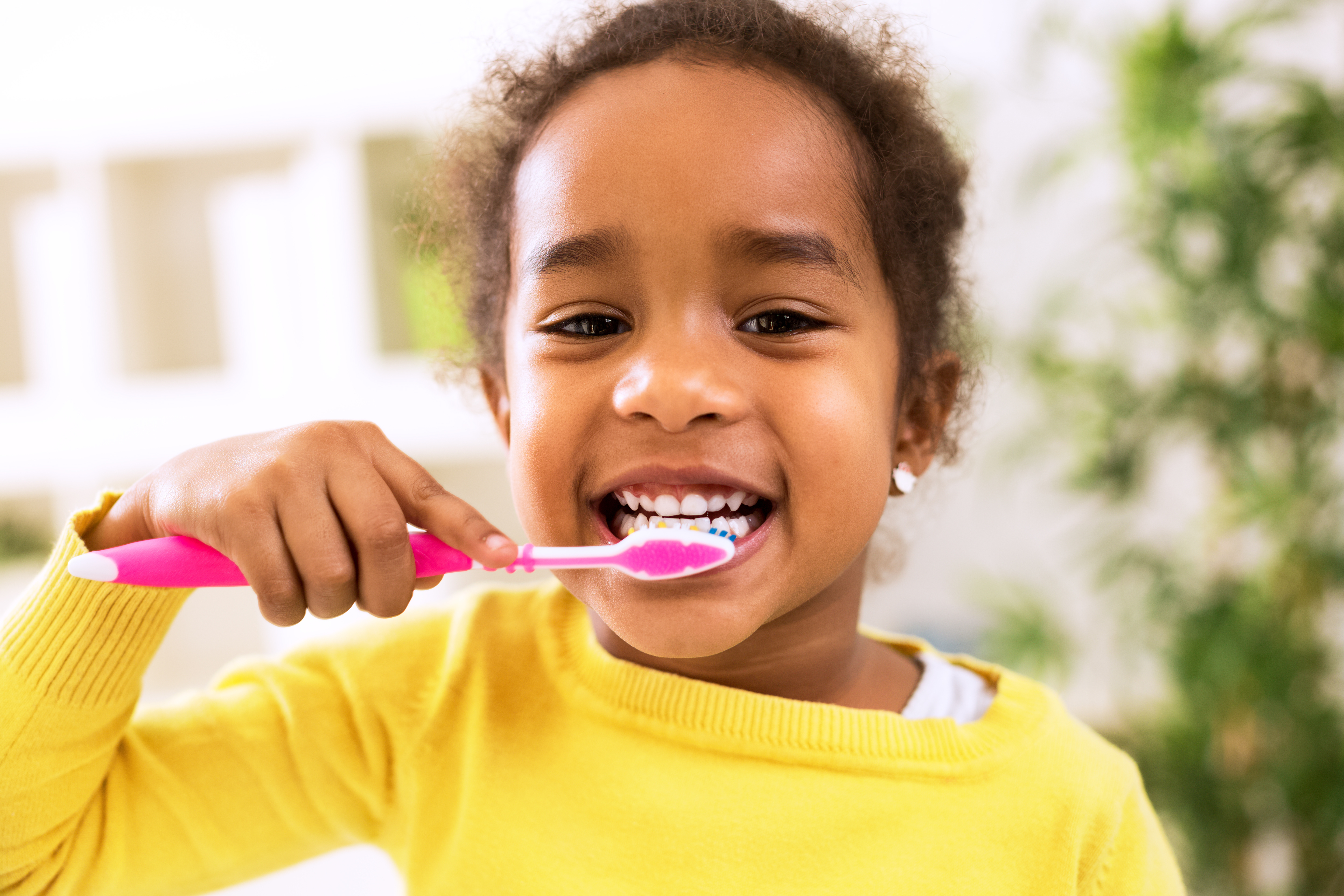 adobestock_102837424_girl-brushing-teeth.jpeg