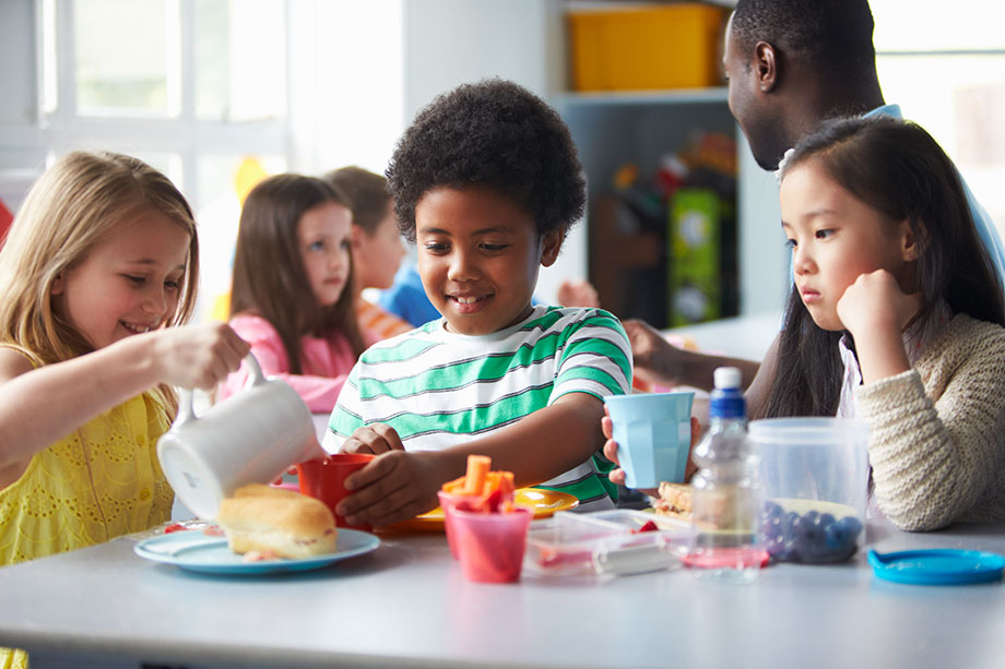 children-lunch.jpg