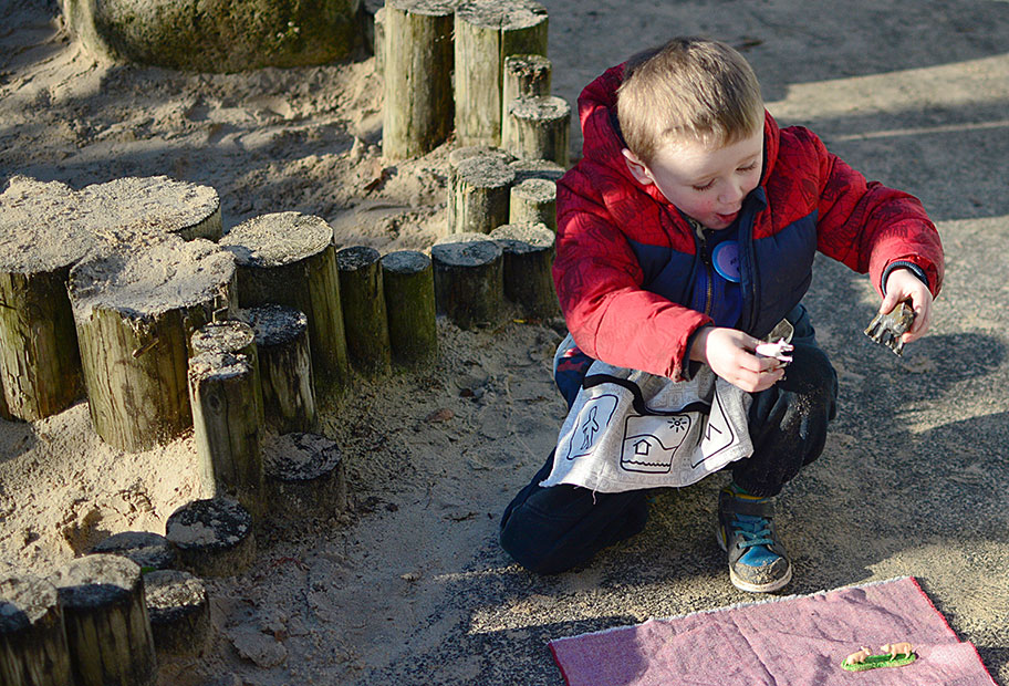 independently-creating-tales-toolkit-stories-at-kintore-way-nursery.jpg