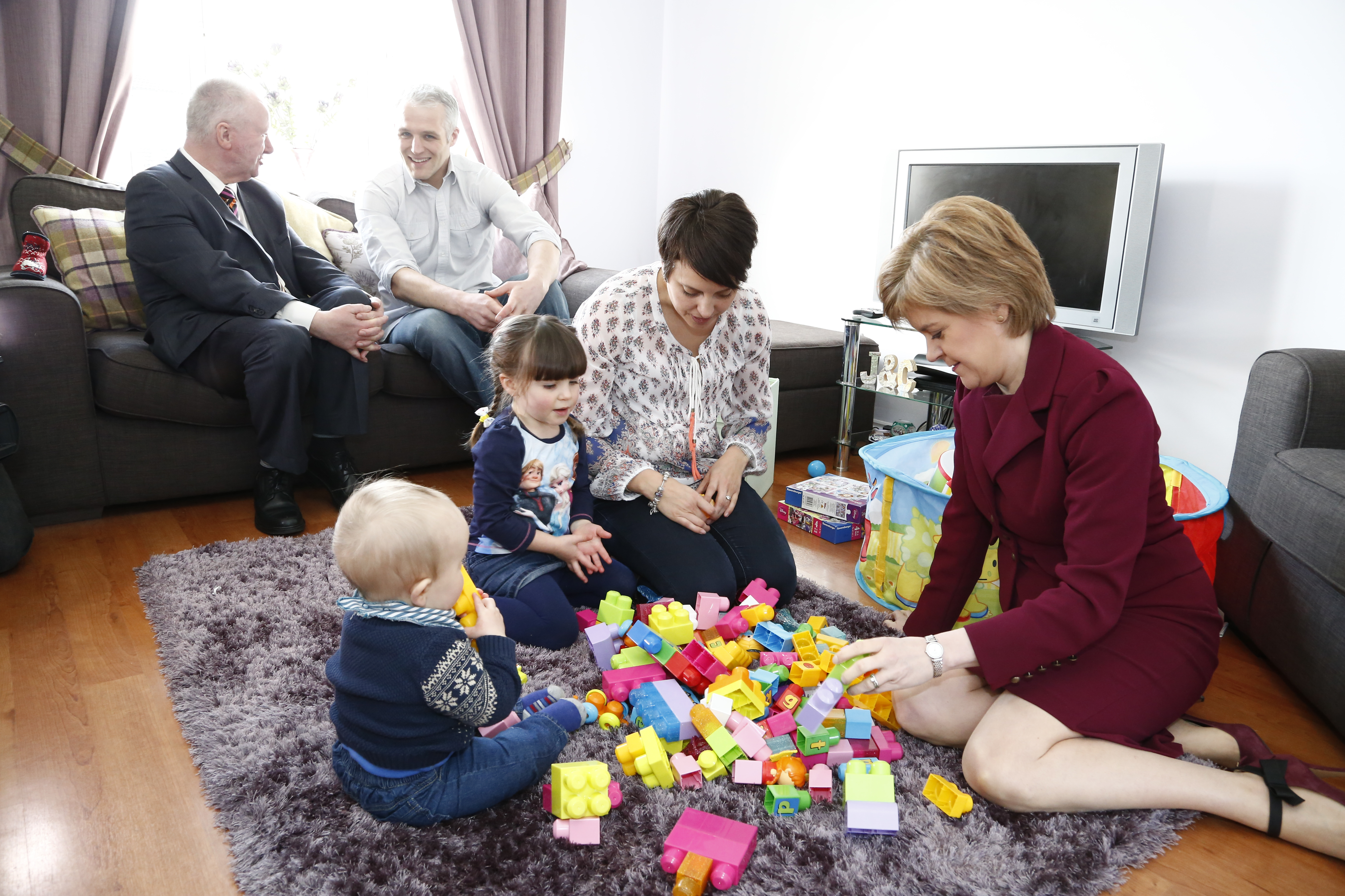 nicola-sturgeon-with-family.jpg