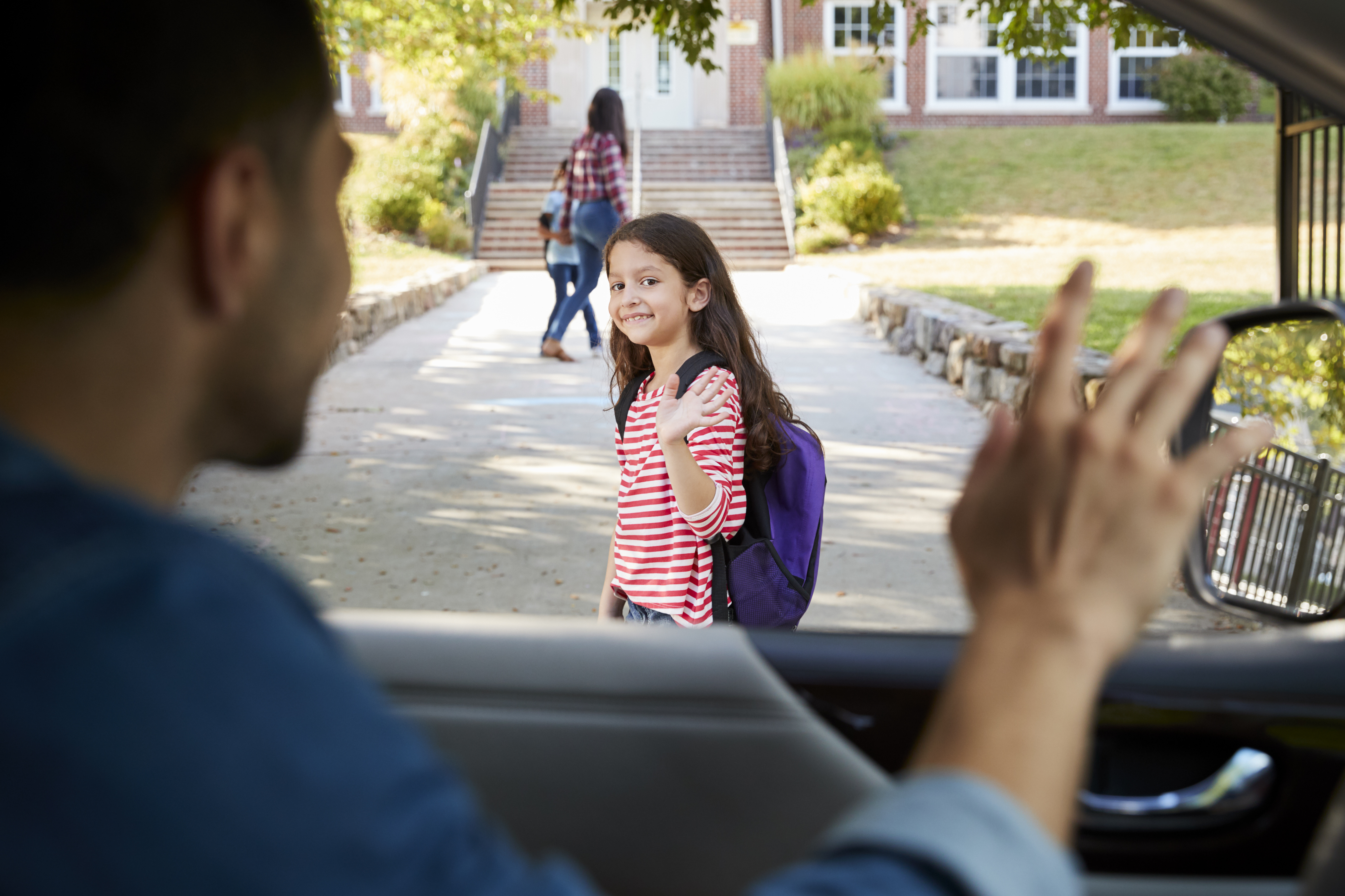 dad-dropping-daughter-at-school.jpeg