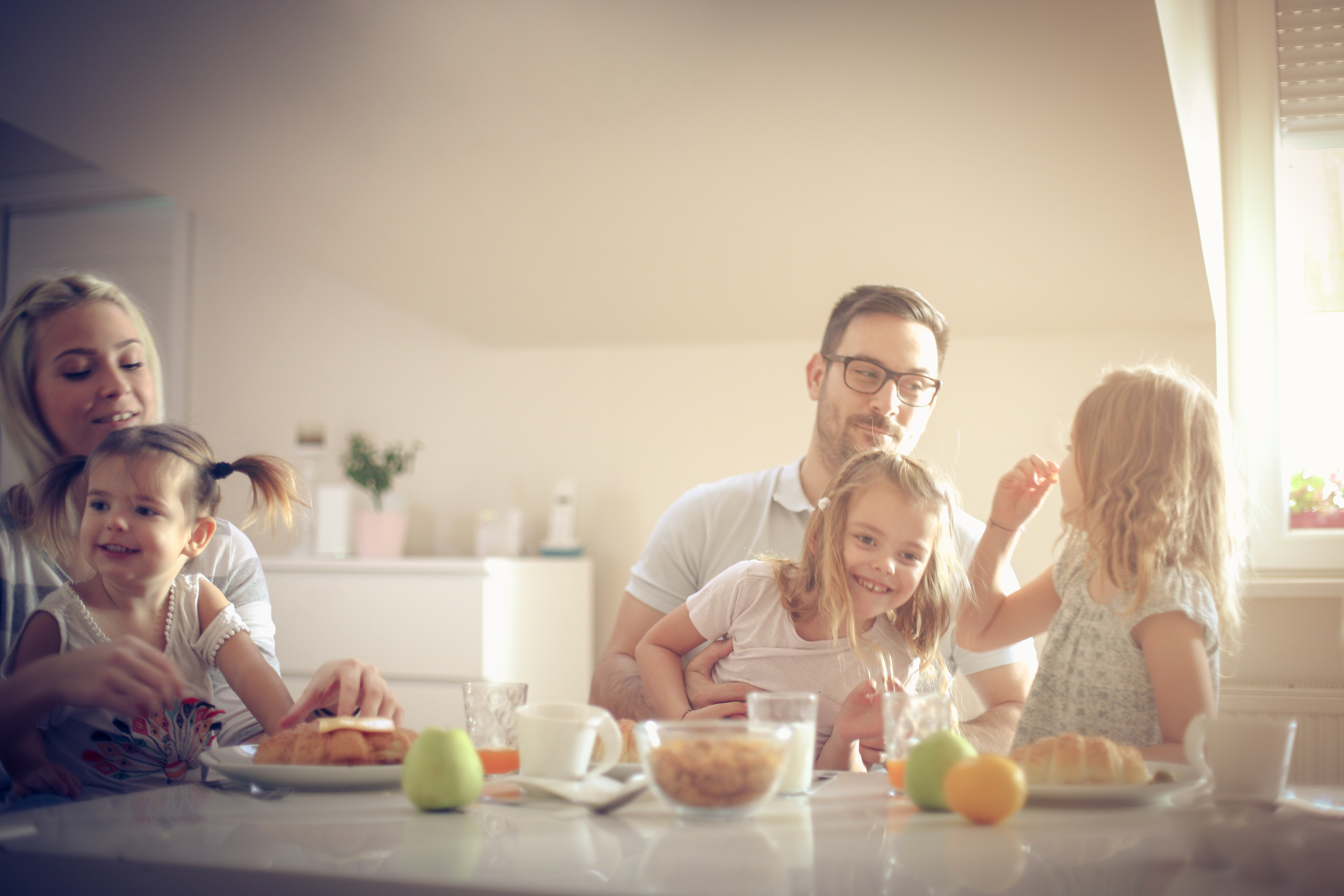 adobestock_200214212_family-eating-breakfast.jpeg