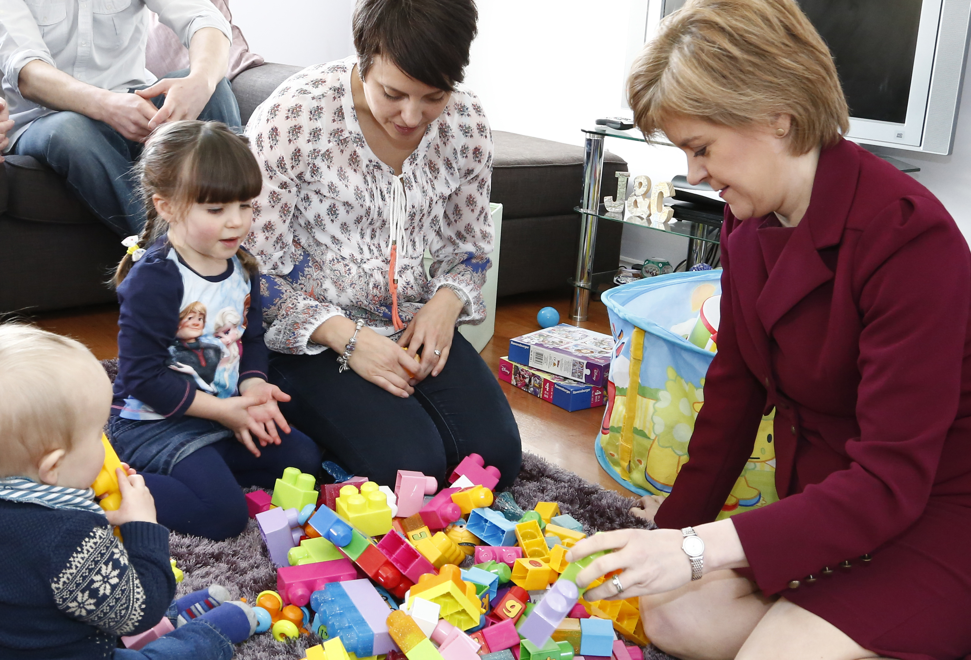 nicola-sturgeon-with-family-crop.jpg